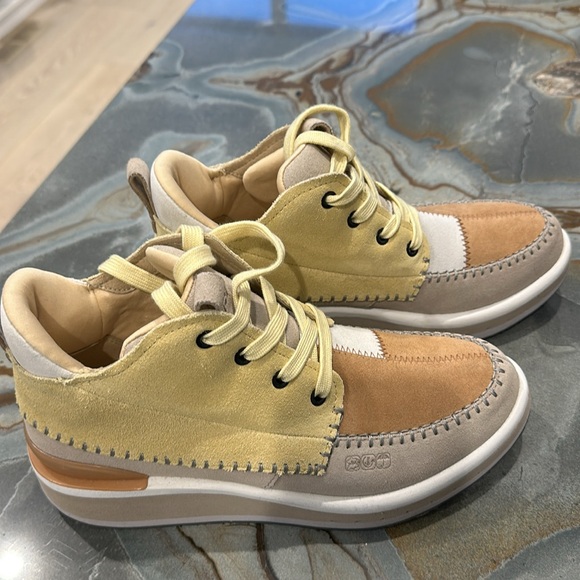 DECKERS X LAB BOOTS - Picture 2 of 5